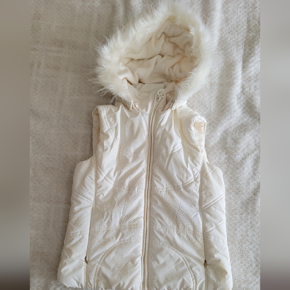 Place White Vest With Gold Sparkles And Removable Hood